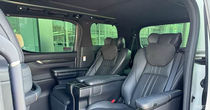 20年08月雷克萨斯lm300h,个人一手,5万多公里,7座