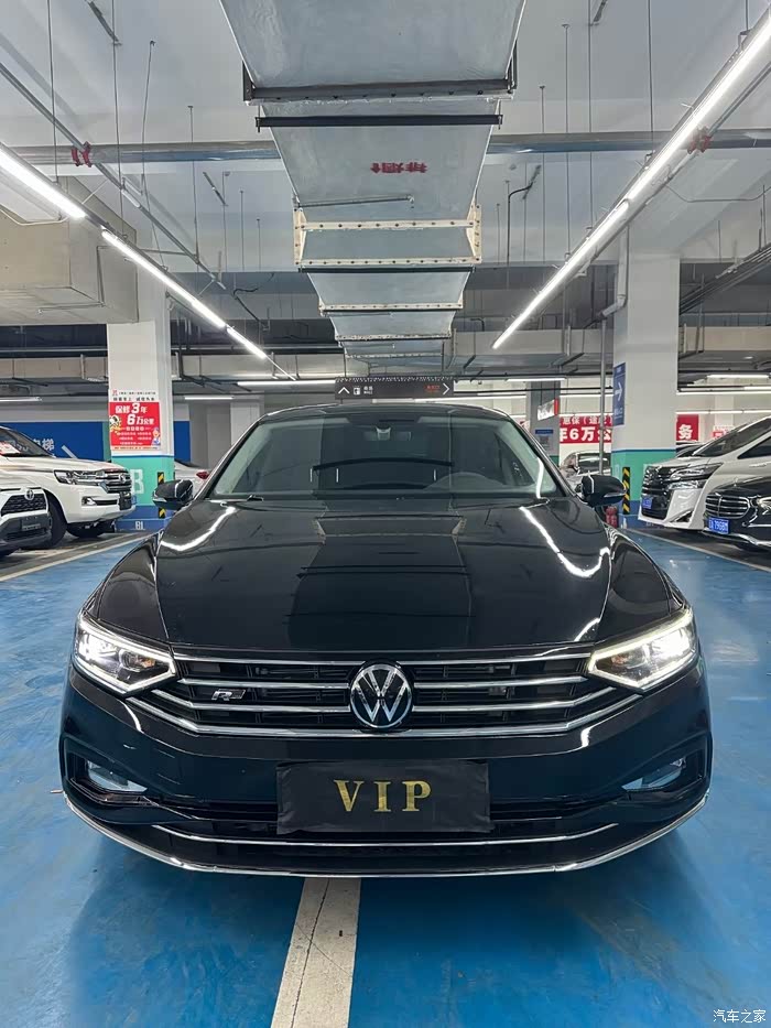 出售22年大众迈腾30周年纪念版本,保险全年,两万六千公里