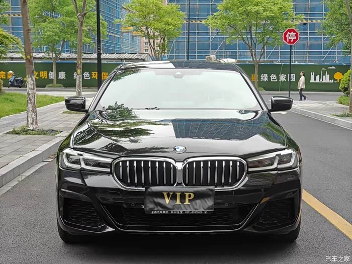 21款宝马530li  m运动套  你喜欢5系吗?
