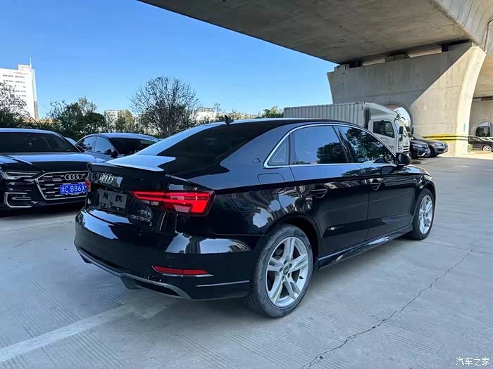新到20年奥迪a3高配时尚版外黑内黑才开了2万多公里带