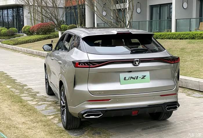 长安uniz作为一款紧凑型suv其在智驾座舱控车等方