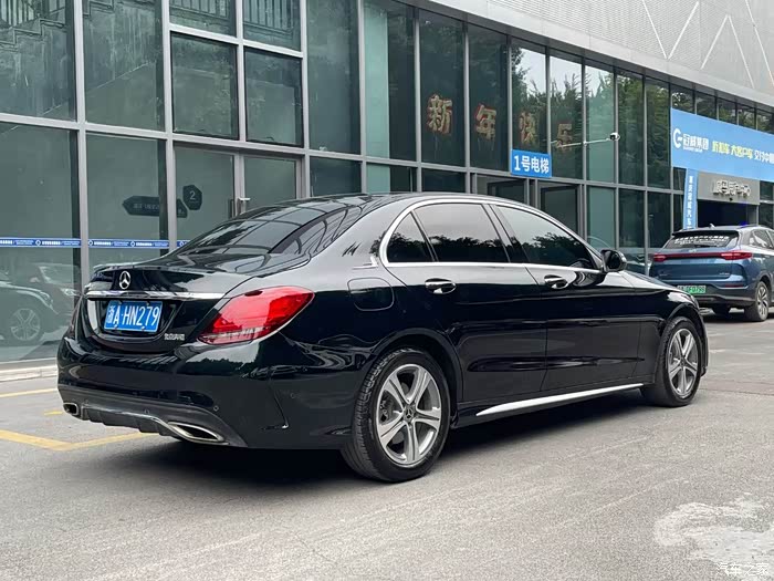 新到19年奔驰c260l全款19出头首付21800提车