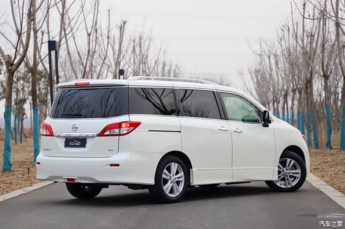 车主实拍贵人开贵士手握贵士方向盘人生之路不为难