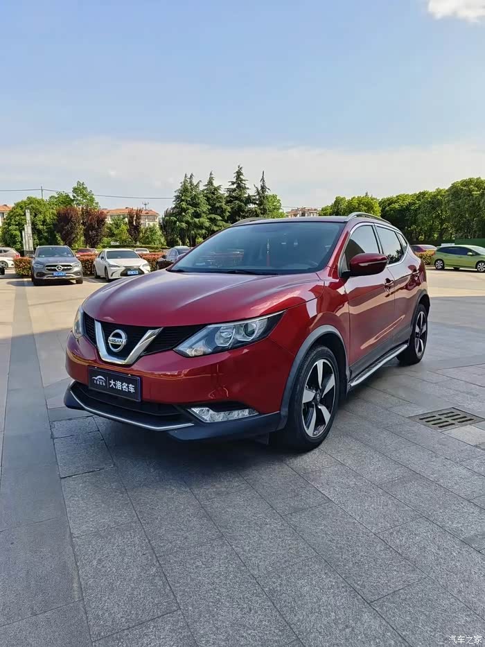 拿下18年日产逍客,9万公里里程2.0l排量,自动挡,显示屏