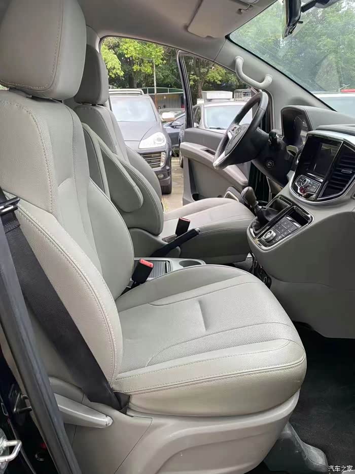 19年3月江淮瑞风m4 1.5t手动档 7座 多功能方向盘