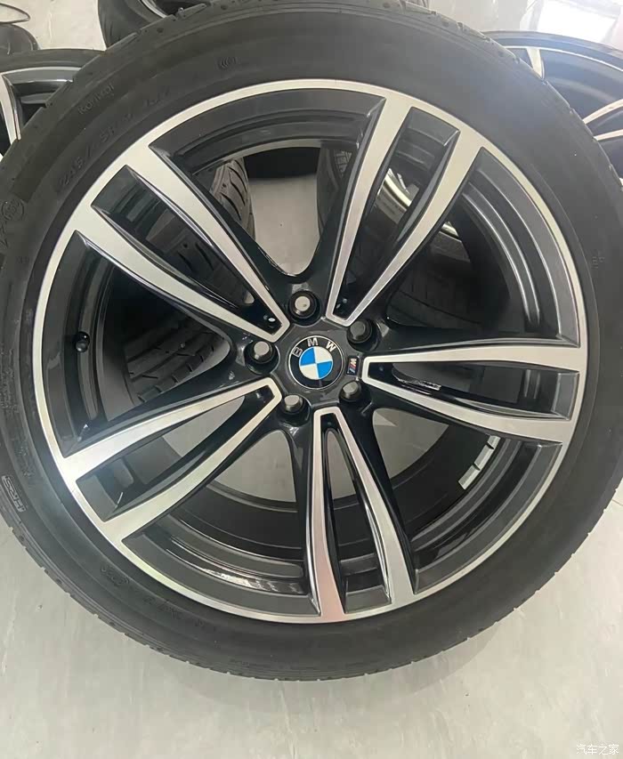 宝马730轮毂19寸带胎一套原车升级20寸拆下来的