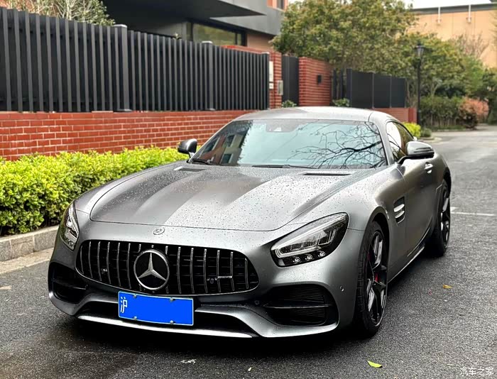 21年奔驰amggt磨砂灰红内原版车况仅14万公里