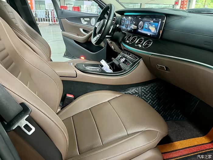 19年奔驰e300豪华版