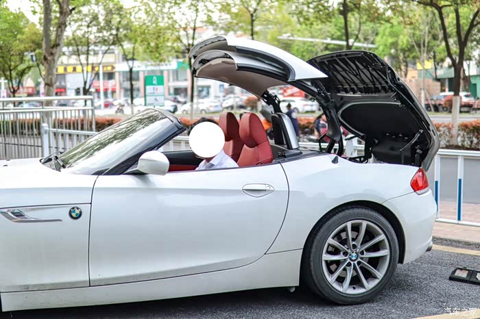 客户宝马z416款双门硬顶敞篷轿跑车况良好无事故实表六