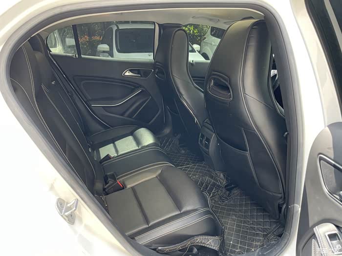 奔驰gla级2017款gla200时尚型行驶33