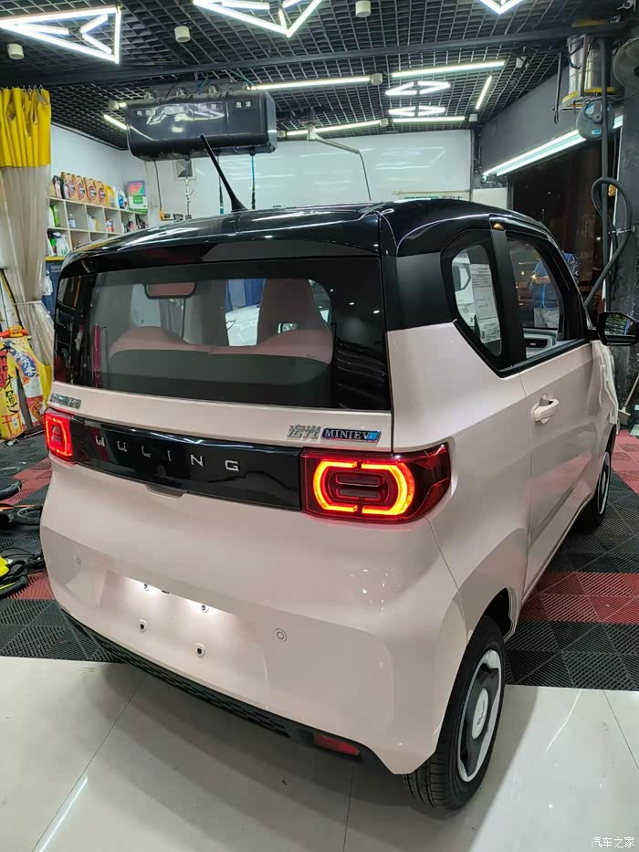 214给女友的小礼物来啦最经典的五菱宏光mini马卡龙