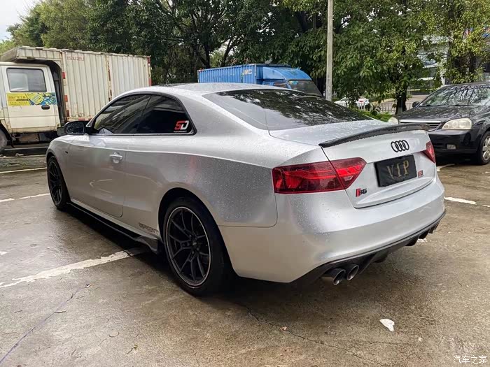 极品新到:2012年12月奥迪a5进口,2.0t排量两门4座