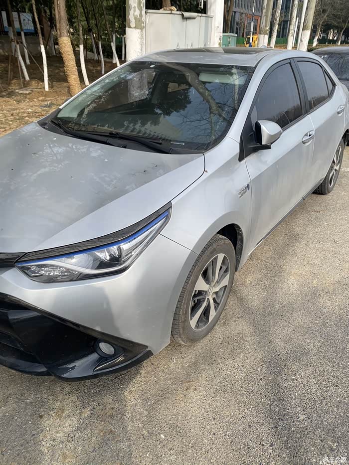 21年丰田雷凌双擎e贱卖