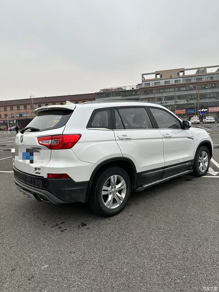 拿下16年12月长安cs7518t个人一手8万公里原