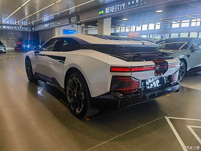 高合汽车 高合hiphi z 2023款 四座版 全新车,可