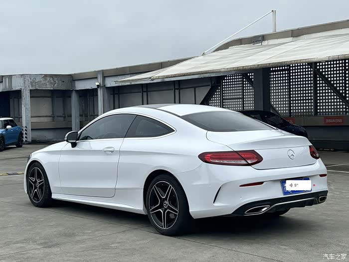 本地个人一手过进19年奔驰c260轿跑原版车况8万公里