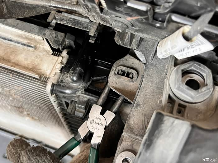 不幸的是水泵漏水了,庆幸的是还有二十天质保