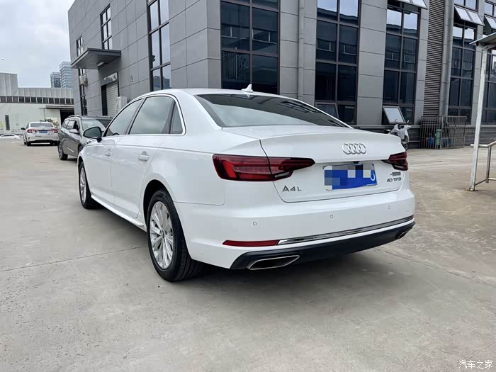奥迪a4l2019款40tfsi进取型国vi四万