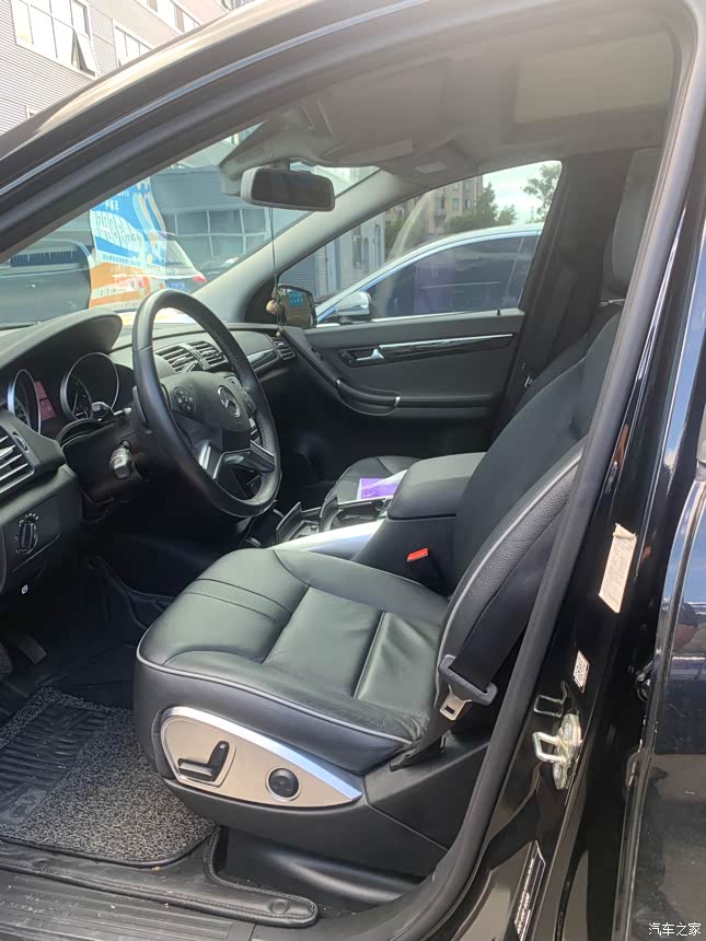2017款奔驰r320商务臻藏版最后一批奔驰r级车201