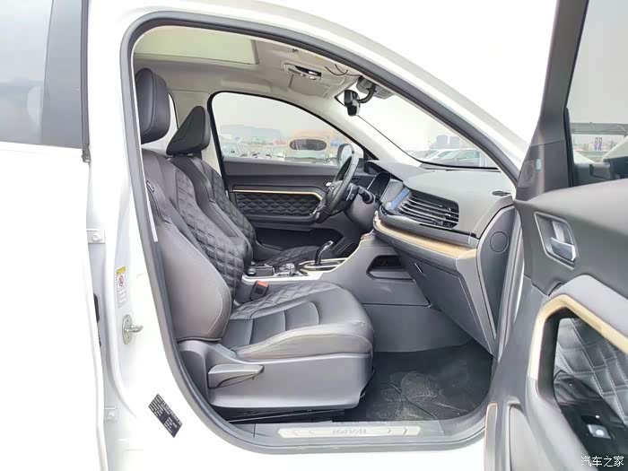 最新到店:2020年上户哈弗h6 2.0t豪华铂金版,全车原