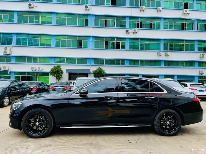 出2022款奔驰e260l运动型