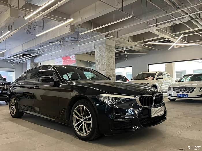 新到19年5月宝马525lim运动套哈曼卡顿音响夜