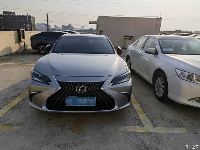 点击:>966|回复:>11雷克萨斯es论坛>2014款1月上牌,外银内棕,臻享版