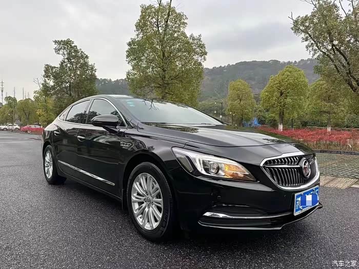 17年别克君越30h油电混动版新车指导价30万现在几万