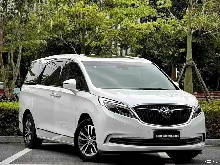 最新到店:18年别克gl8 旗舰版 指导价39.99万 原版