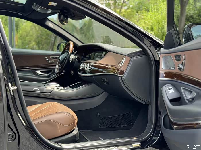 最新购入 16年迈巴赫s400,车况原版基本原漆,最美外黑棕