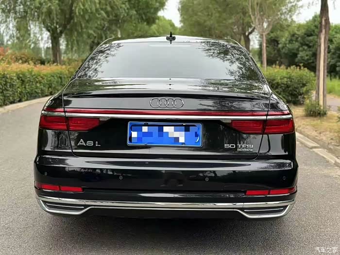 88万 最新搞定20年奥迪a8l 黑棕配色 查博士