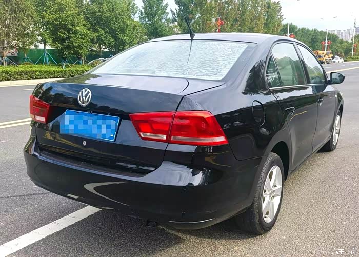 最新到店,15年大众桑塔纳自动挡高配,真皮座椅,天窗,皮实耐