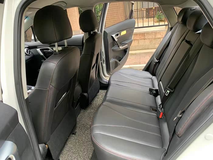 北汽eu5,19年上牌 纯电续航416km宁德时代电池 精品