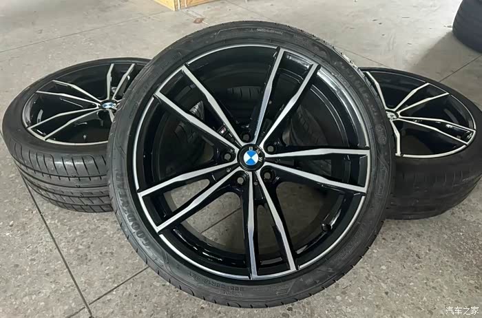 19寸宝马3系791m轮毂轮胎一套,精品成色,有意向的看过来