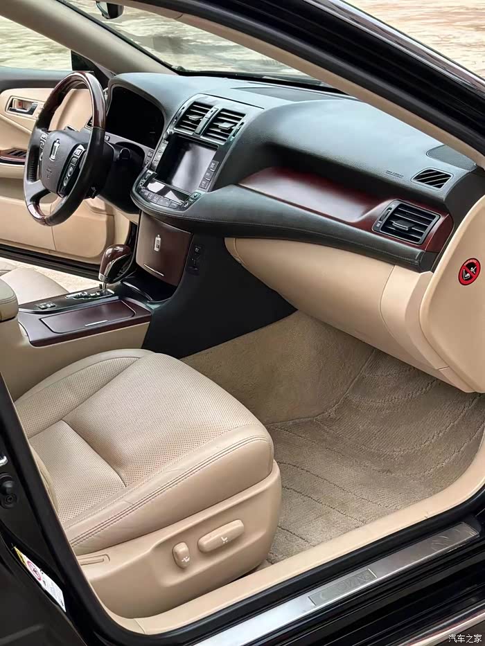 稀有2010年2月上牌 一汽丰田十三代皇冠3.0vip 天窗