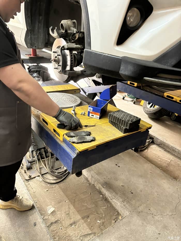 点击:>1|回复:>0rav4荣放论坛>ate刹车片更换作业丰田rav4>700_933竖