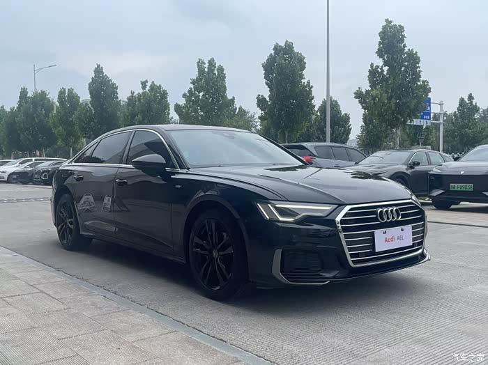最新到店 19年奥迪a6l 40豪华动感 个人一手 实表4万