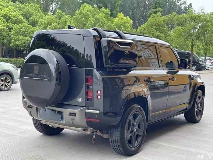 新到23年23款路虎卫士110 hse版,安全行驶1.8万公