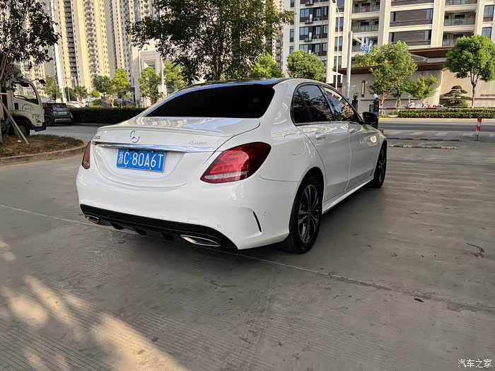 最新到店17年上牌奔驰c200九速2.0t,车况精品,公里数