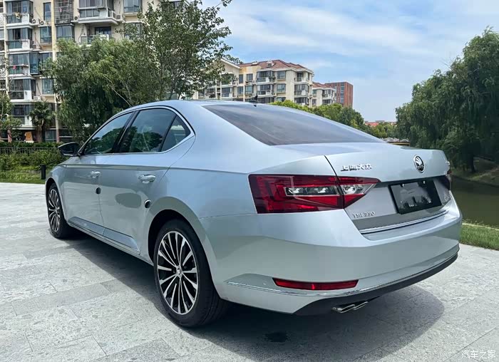 16年斯柯达速派顶配330智行版. 一键启动,无钥匙进入,前