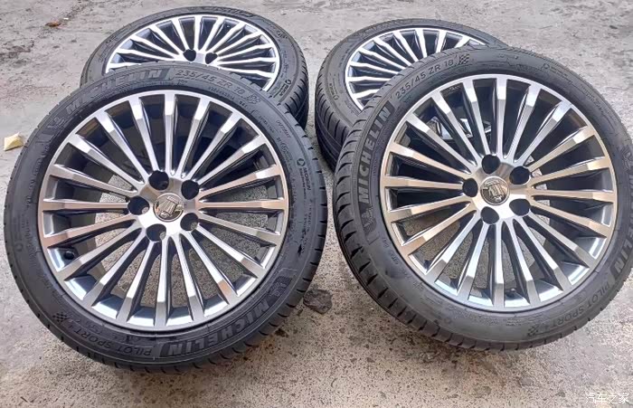 18寸丰田皇冠轮毂轮胎 成色好 寻找有缘人