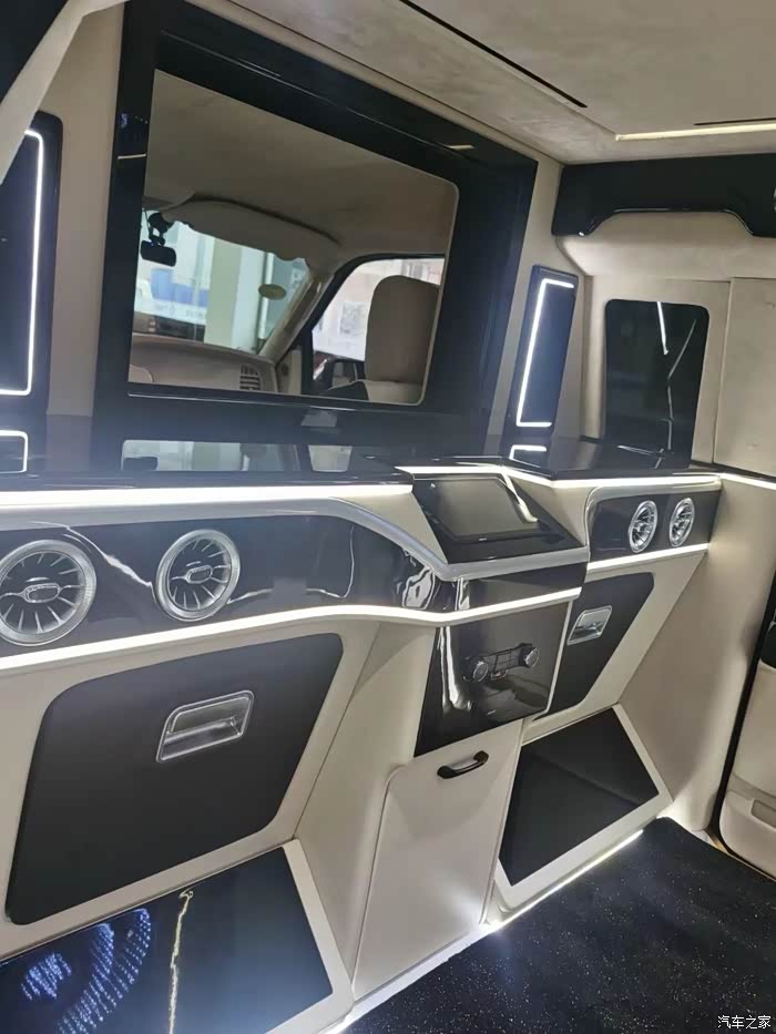 林肯领航员七座改四座 全车内饰包覆 顶灯 全隔断 四座航空座