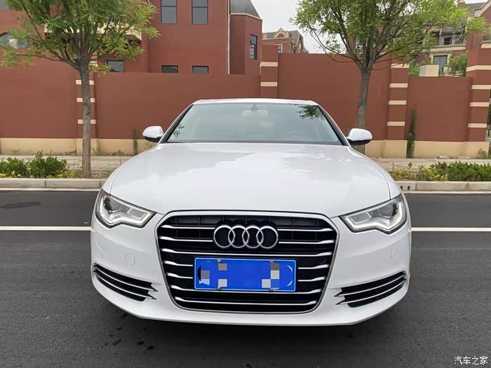 2015年上牌奥迪a6l,绝版2.5v6自吸,桃木内饰,前后