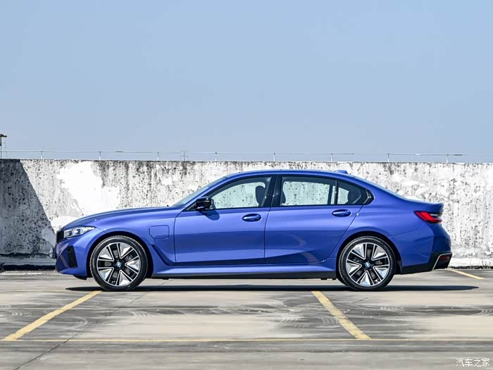 【图】现在的宝马i3价格真的是腰斩,35万的价格,变到现在的18万_车