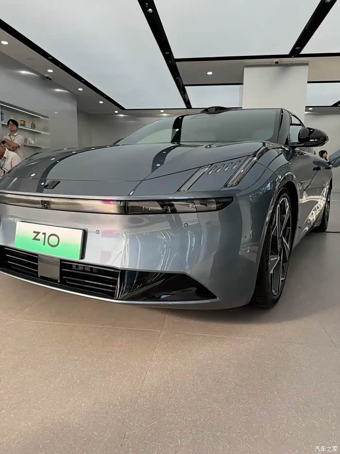 领克z10纯电动轿车试驾安全智能兼备性能卓越售价略贵
