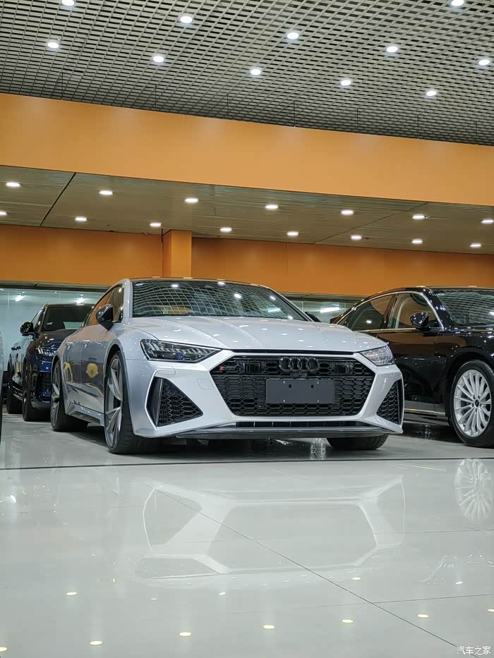 奥迪rs7花剑银厂家活动车.新车未上牌,9900公里,大满配