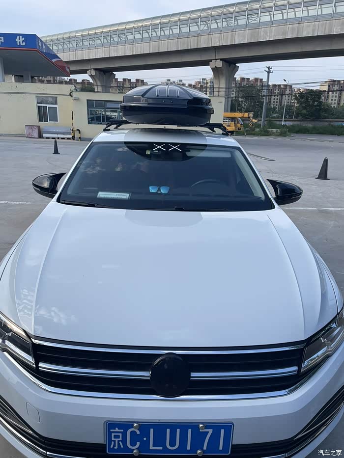 宝来加车顶箱 黑轮毂 牛角后视镜 黑标大众