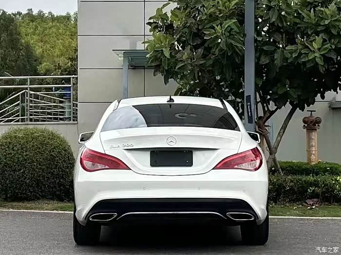 最新到店 2018年奔驰cla200 动感型 2018年4月