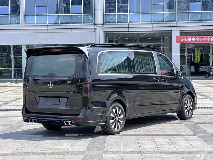 奔驰威霆商务版 几十公里准新车 罗伦士运动款,喜欢的可以到店