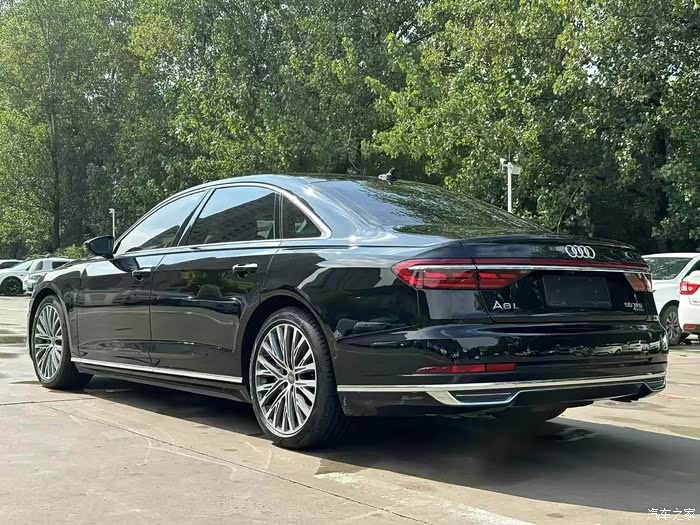 到店 21款奥迪a8 55豪华 9万多公里 原版原漆带车衣支